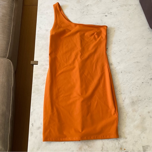 Off-shoulder dress - Picture 6 of 6